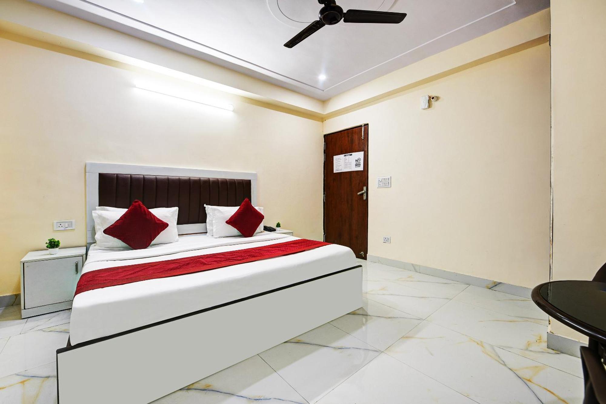 Hotel Krishna Tower Delhi  Extérieur photo